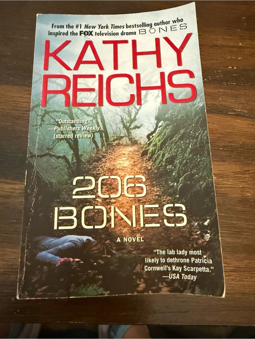 Kathy Reichs "206 Bones" Paperback Book - Red/Green Cover